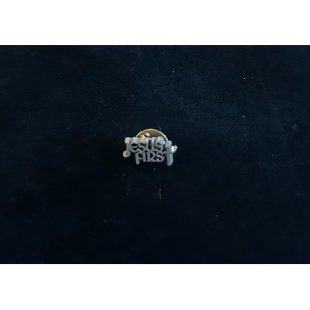 Vintage‎ Jesus First Pin Gold Tone Christian Religious Hat Lapel